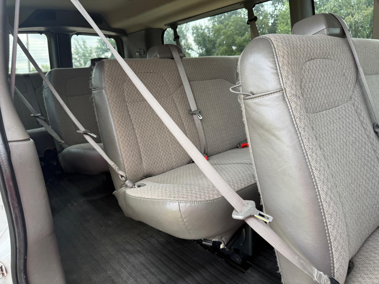 Chevrolet Express Passenger RWD 3500 155" LT w/1LT 2016
