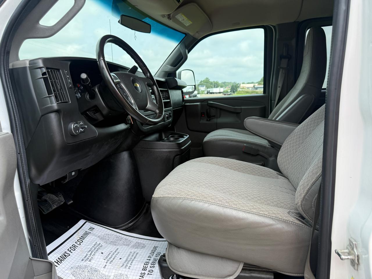 Chevrolet Express Passenger RWD 3500 155" LT w/1LT 2016