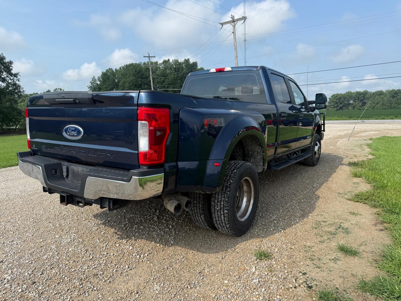 Ford Super Duty F-350 DRW 4WD Crew Cab 156" XL 2017