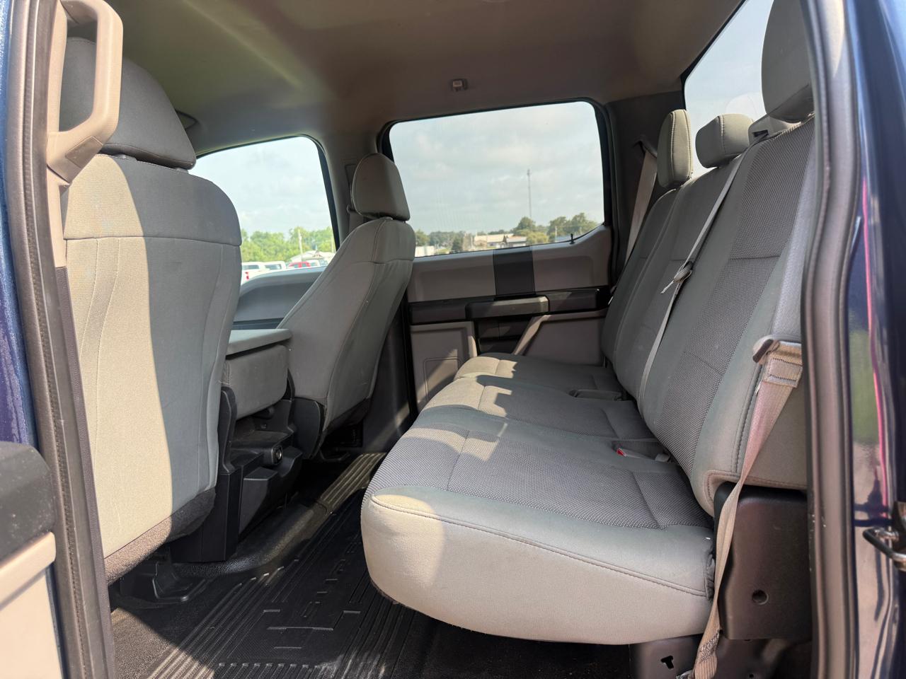 Ford Super Duty F-350 DRW 4WD Crew Cab 156" XL 2017