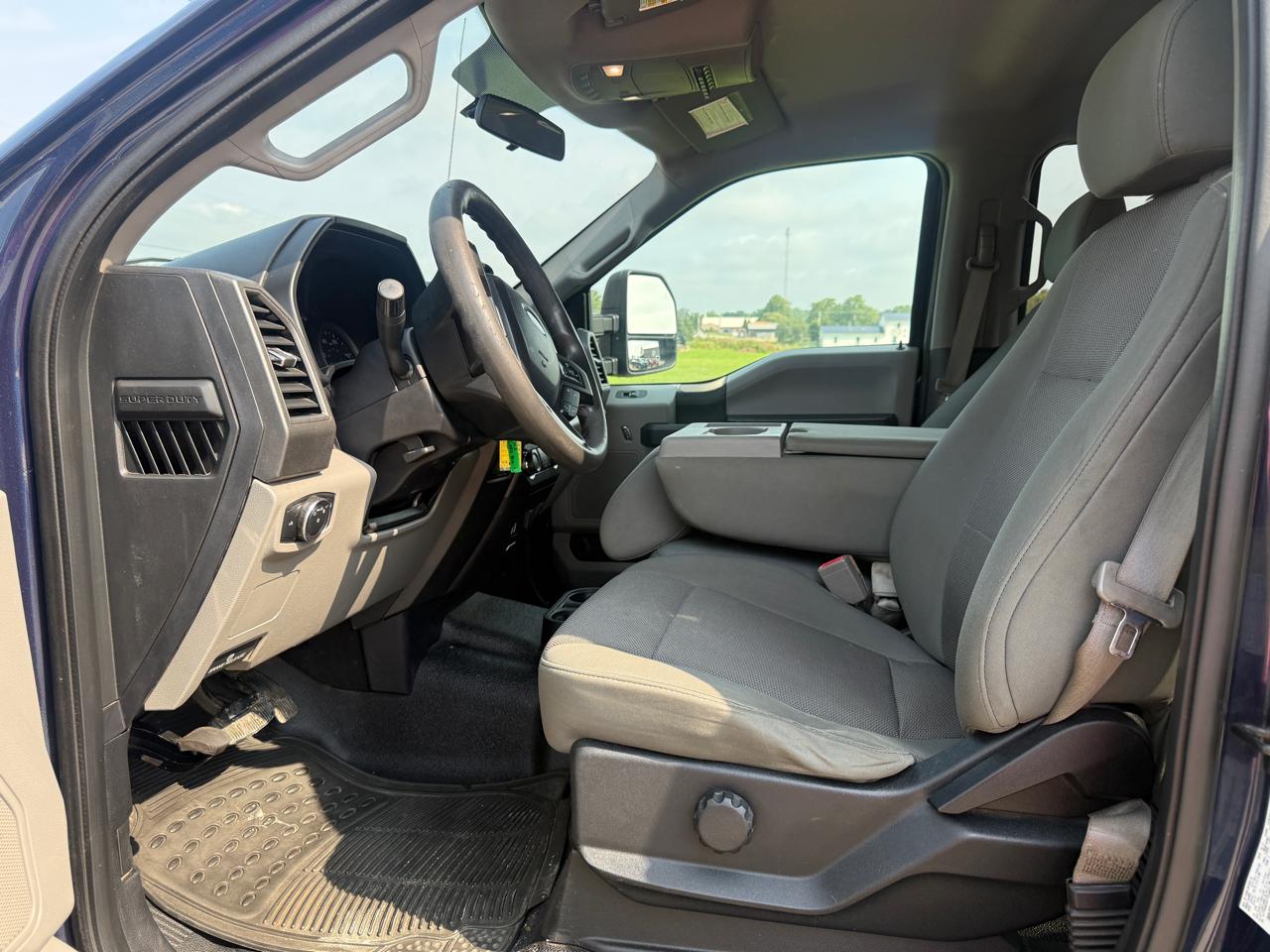 Ford Super Duty F-350 DRW 4WD Crew Cab 156" XL 2017