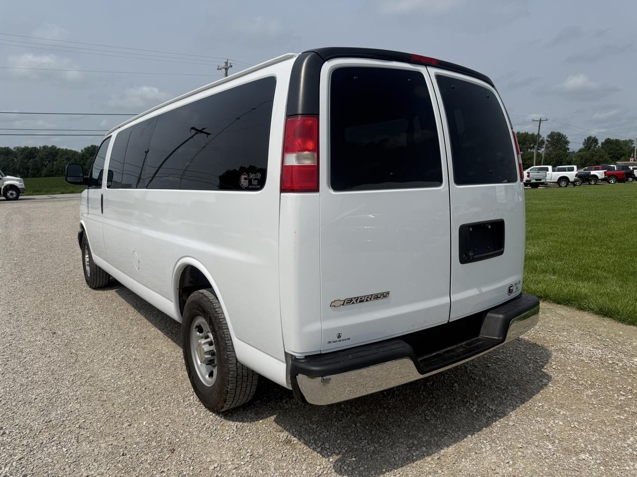 Chevrolet Express Passenger RWD 3500 155" LS 2019