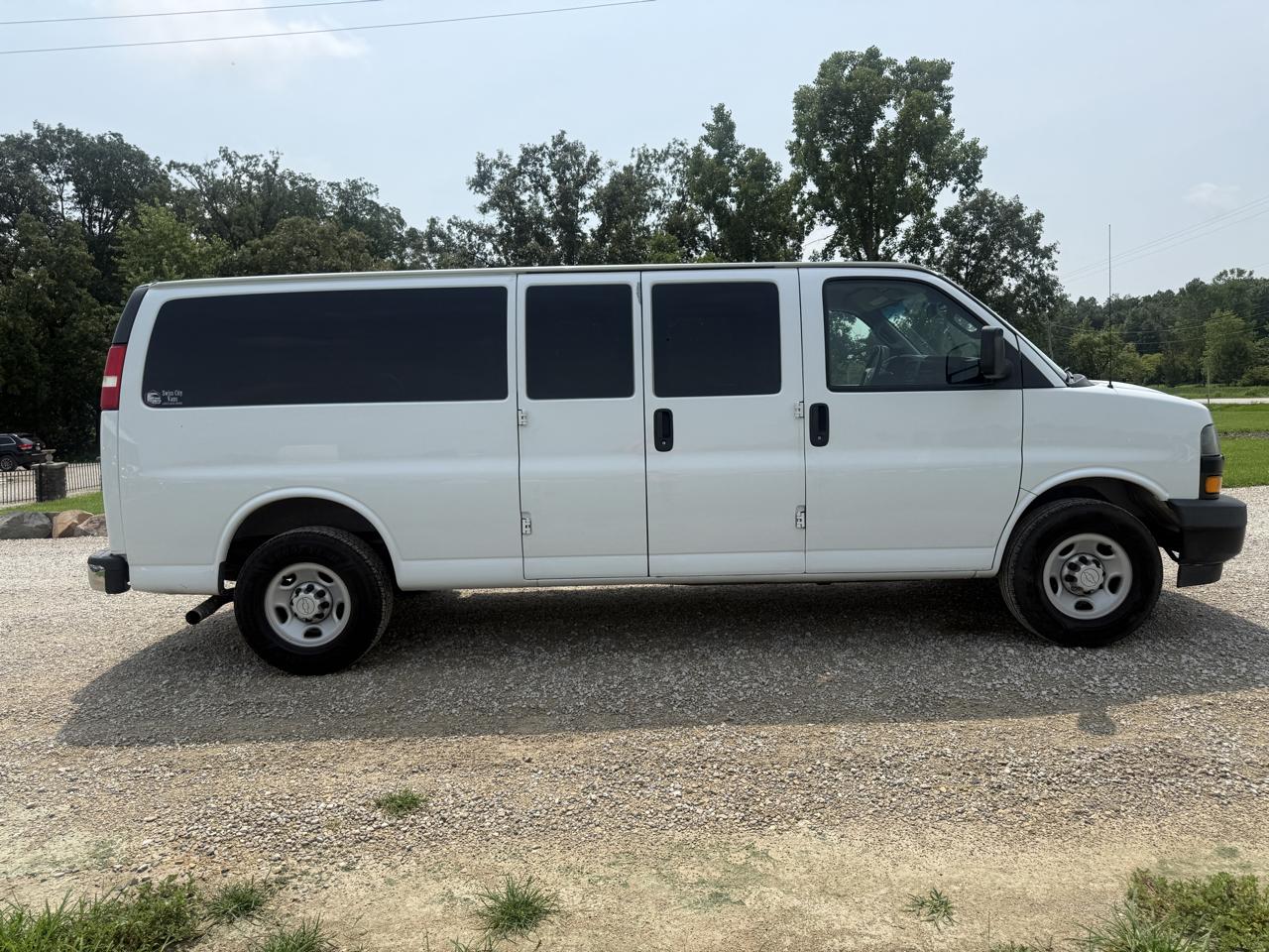 Chevrolet Express Passenger RWD 3500 155" LS 2019