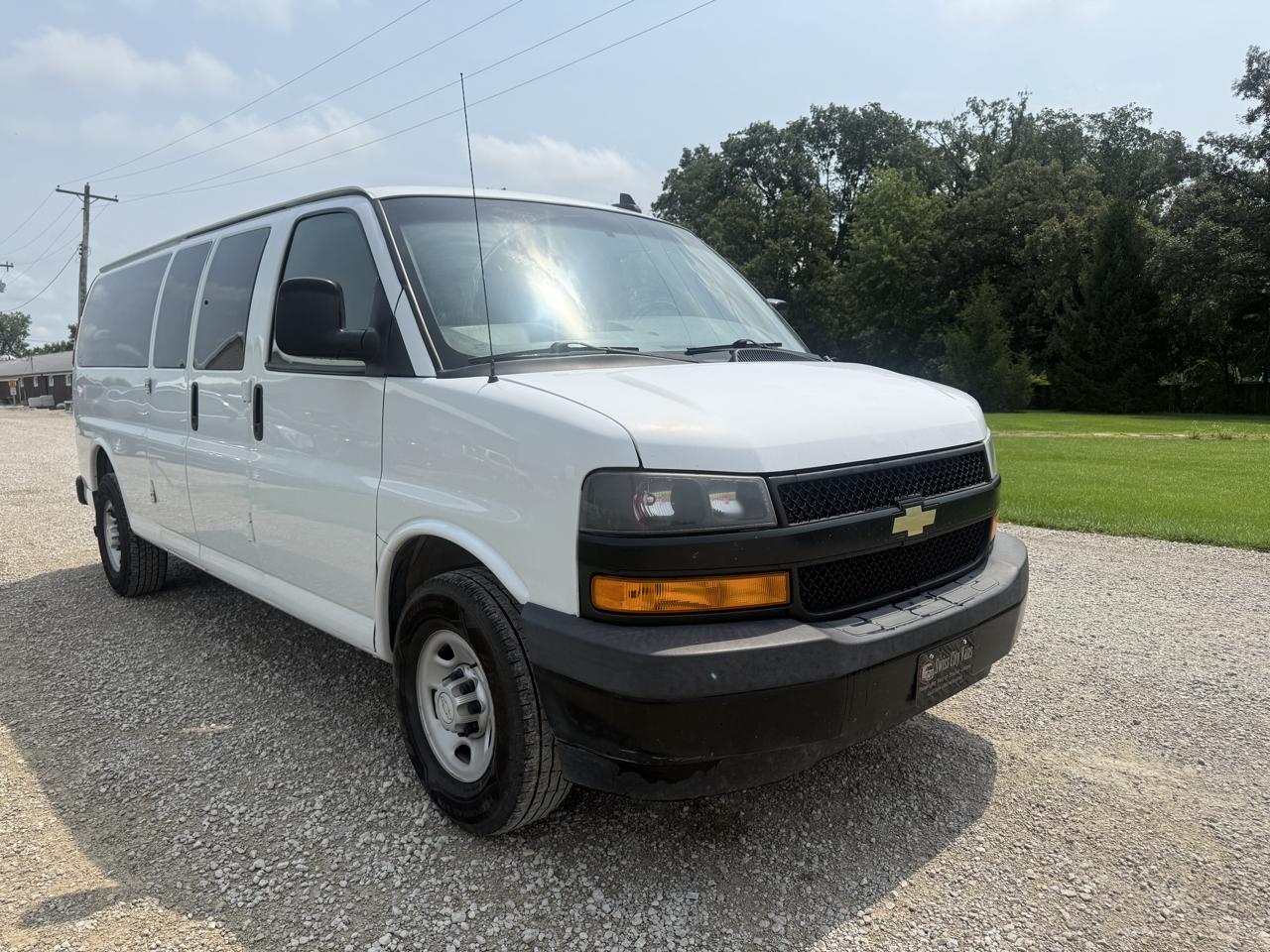 Chevrolet Express Passenger RWD 3500 155" LS 2019