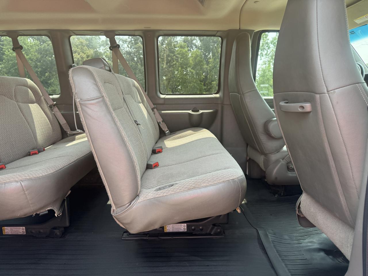 Chevrolet Express Passenger RWD 3500 155" LS 2019