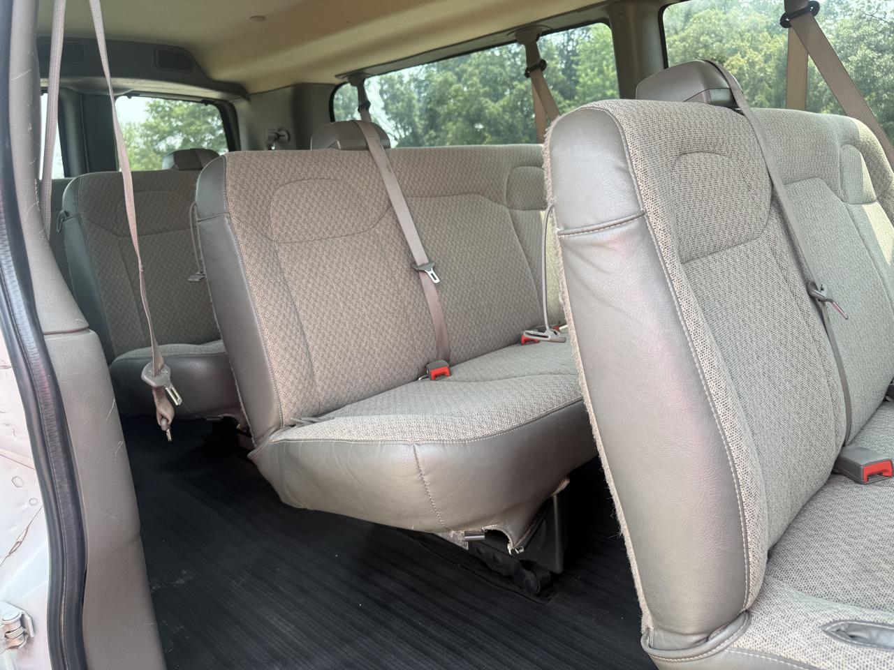 Chevrolet Express Passenger RWD 3500 155" LS 2019