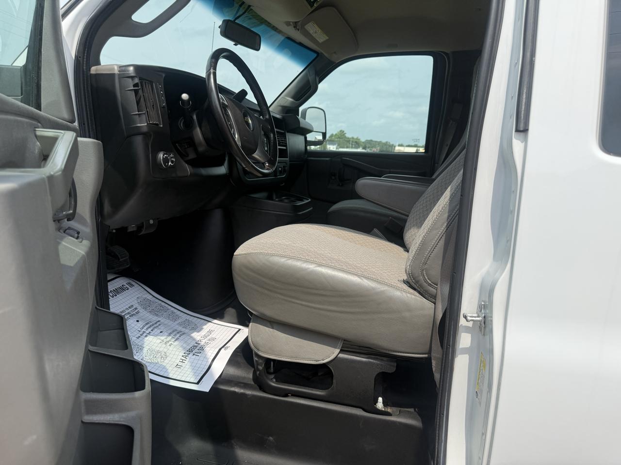 Chevrolet Express Passenger RWD 3500 155" LS 2019
