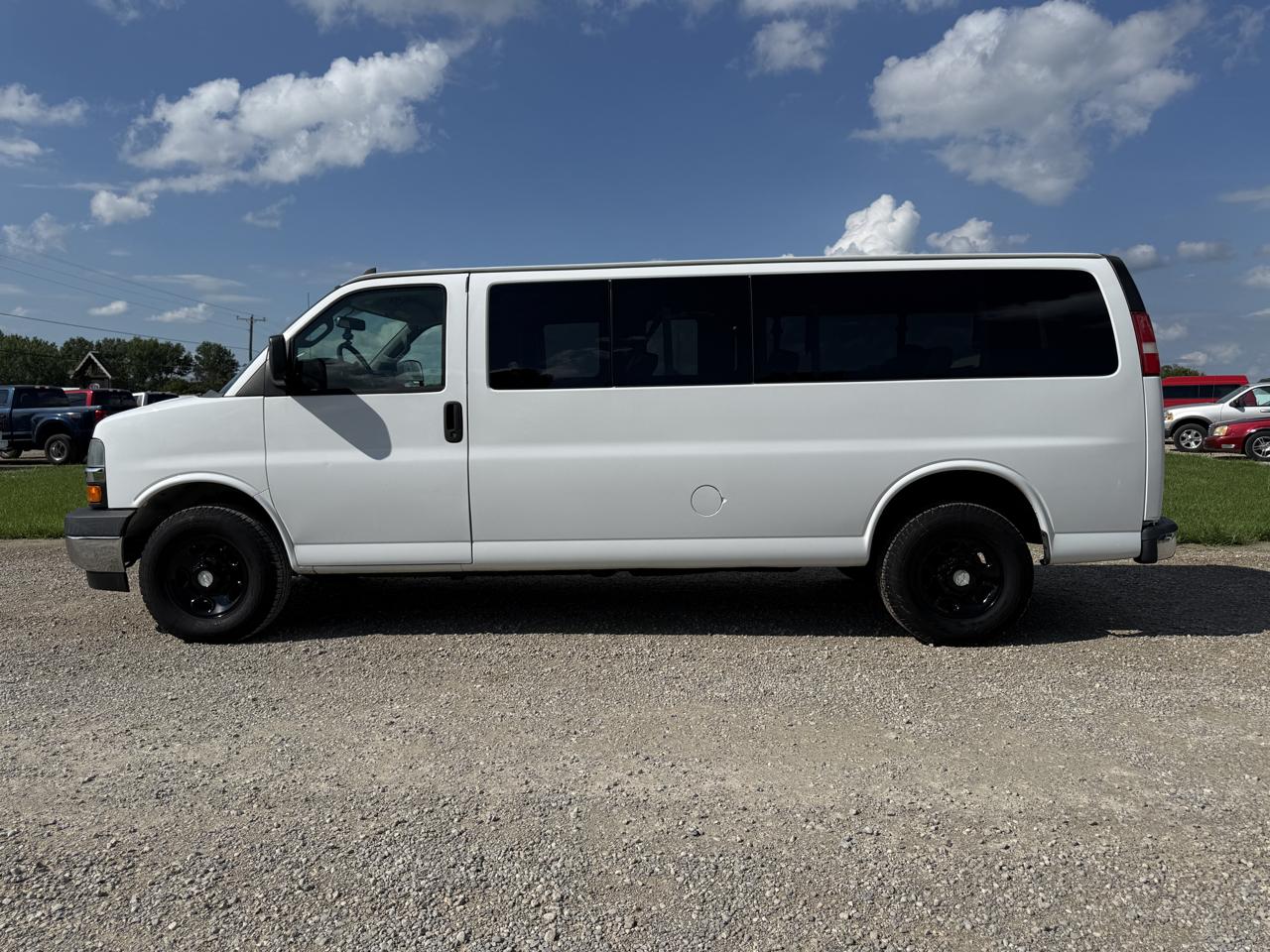 Chevrolet Express Passenger RWD 3500 155" LT w/1LT 2017