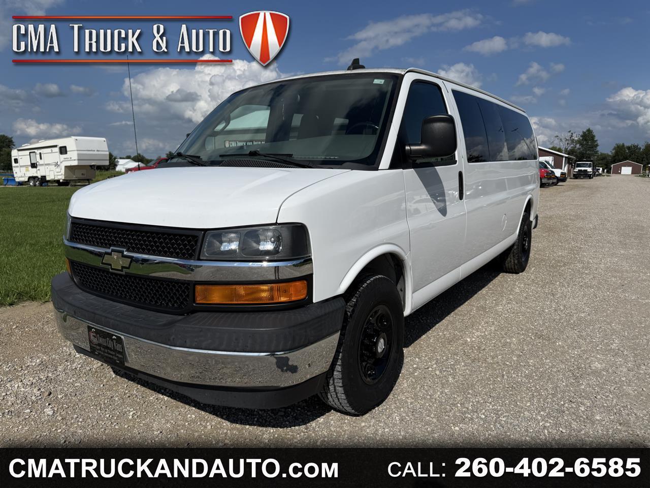 2017 Chevrolet Express Passenger RWD 3500 155" LT w/1LT