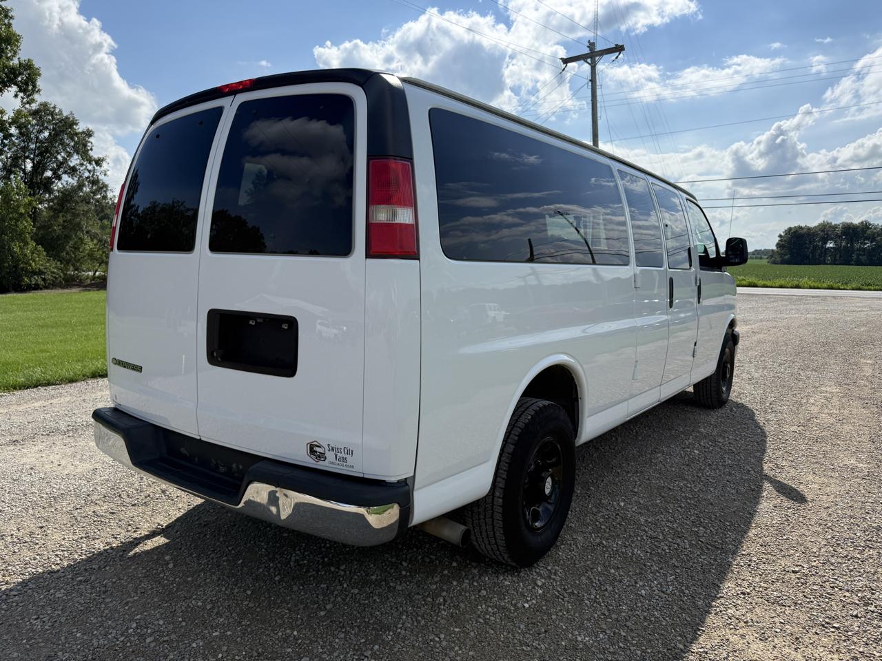 Chevrolet Express Passenger RWD 3500 155" LT w/1LT 2017