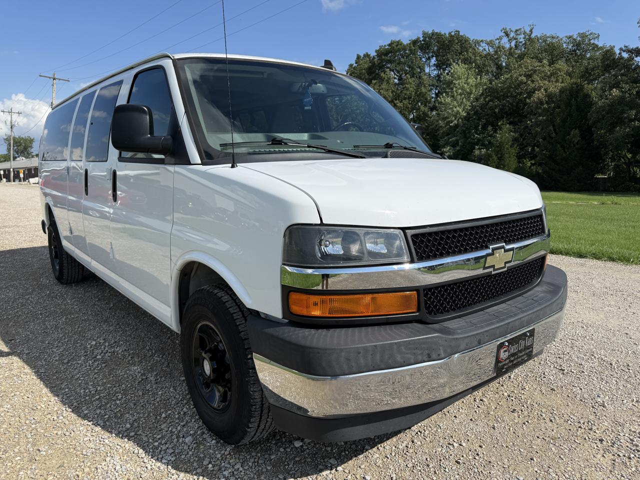 Chevrolet Express Passenger RWD 3500 155" LT w/1LT 2017