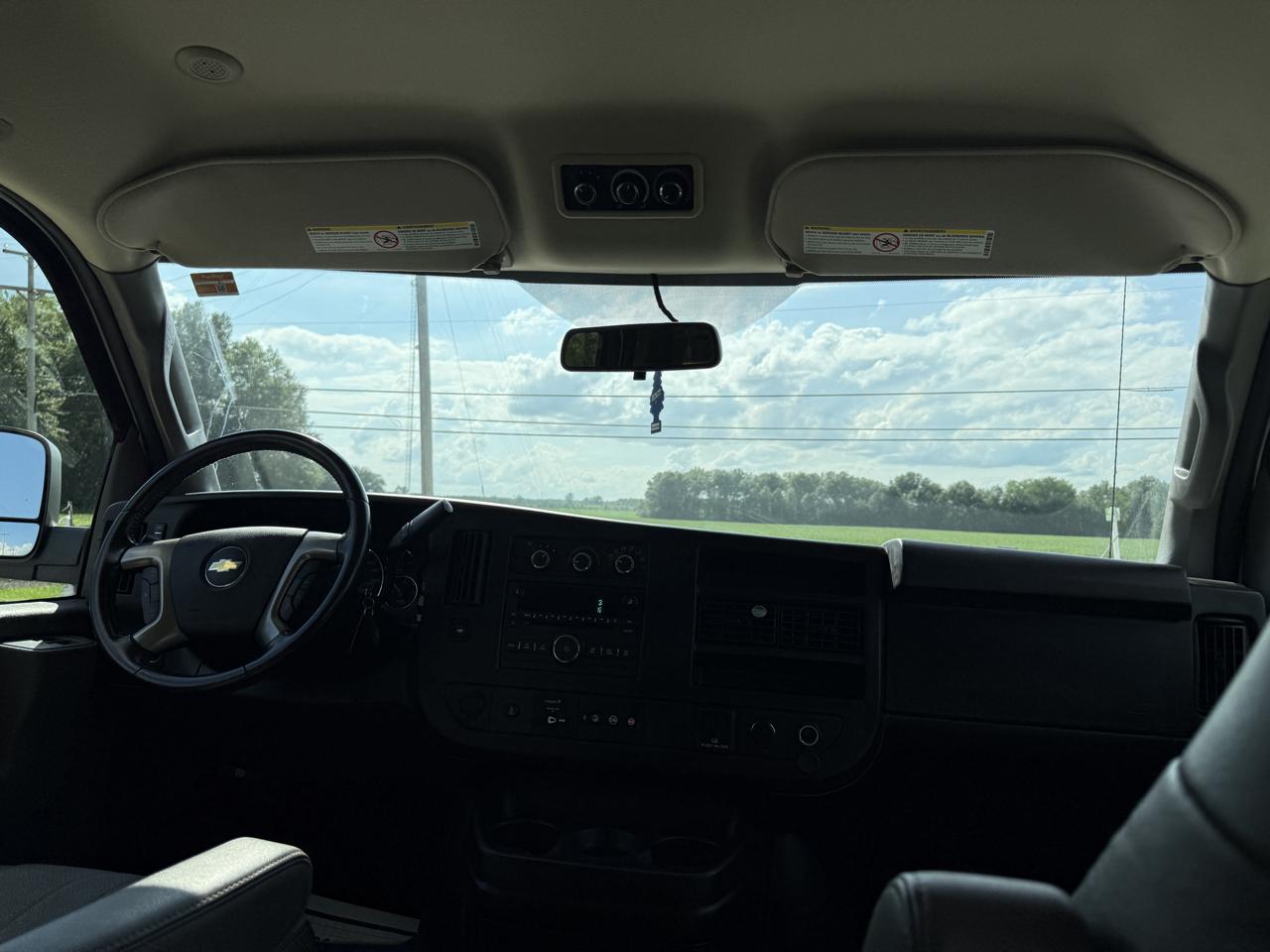 Chevrolet Express Passenger RWD 3500 155" LT w/1LT 2017