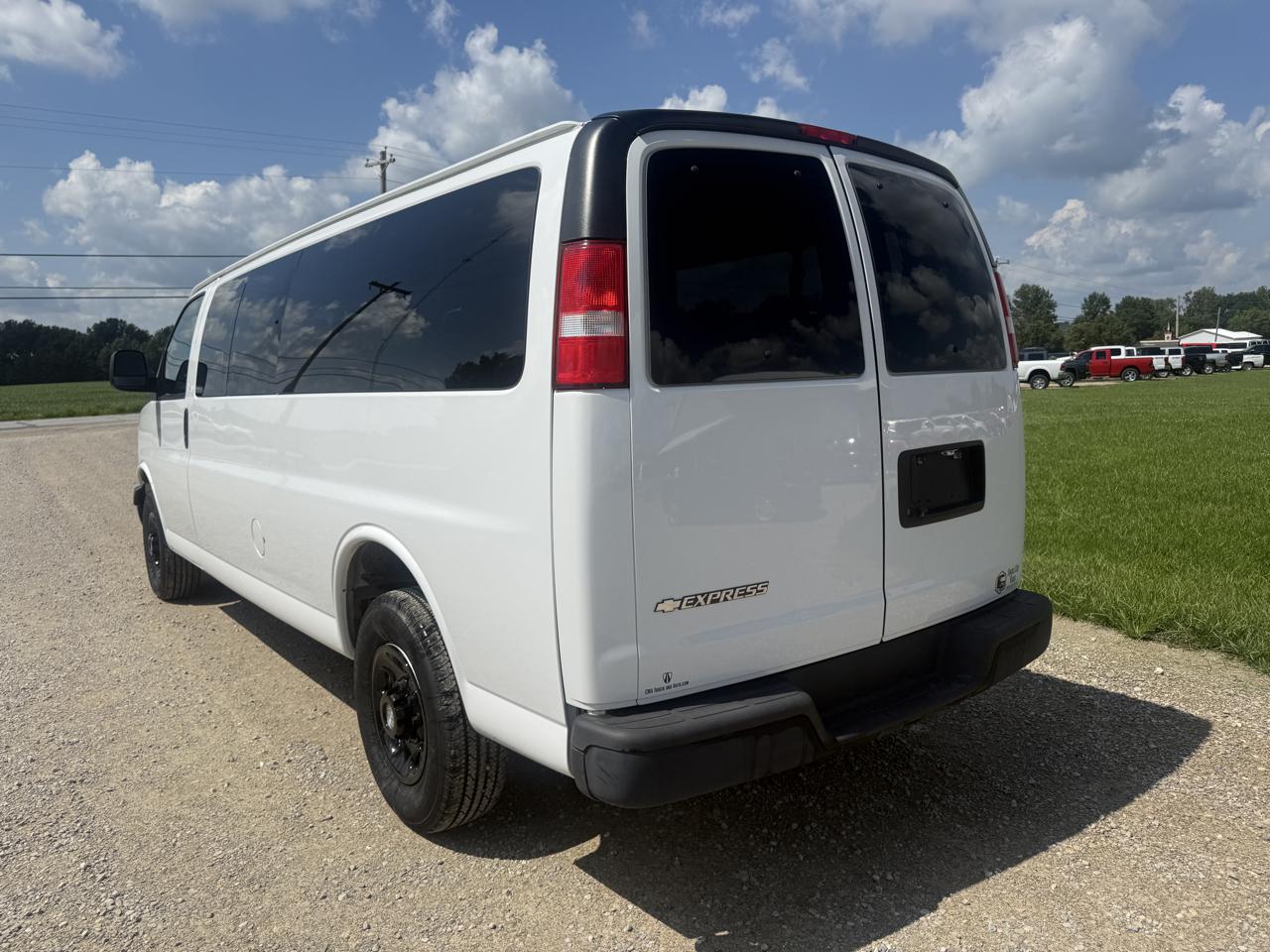 Chevrolet Express Passenger RWD 3500 155" LS 2019