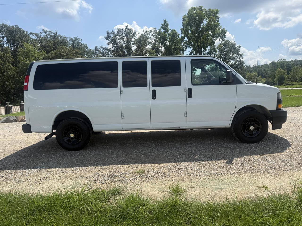Chevrolet Express Passenger RWD 3500 155" LS 2019