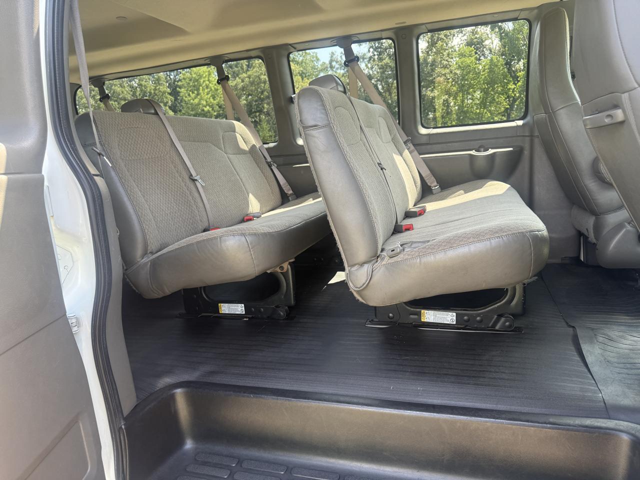 Chevrolet Express Passenger RWD 3500 155" LS 2019
