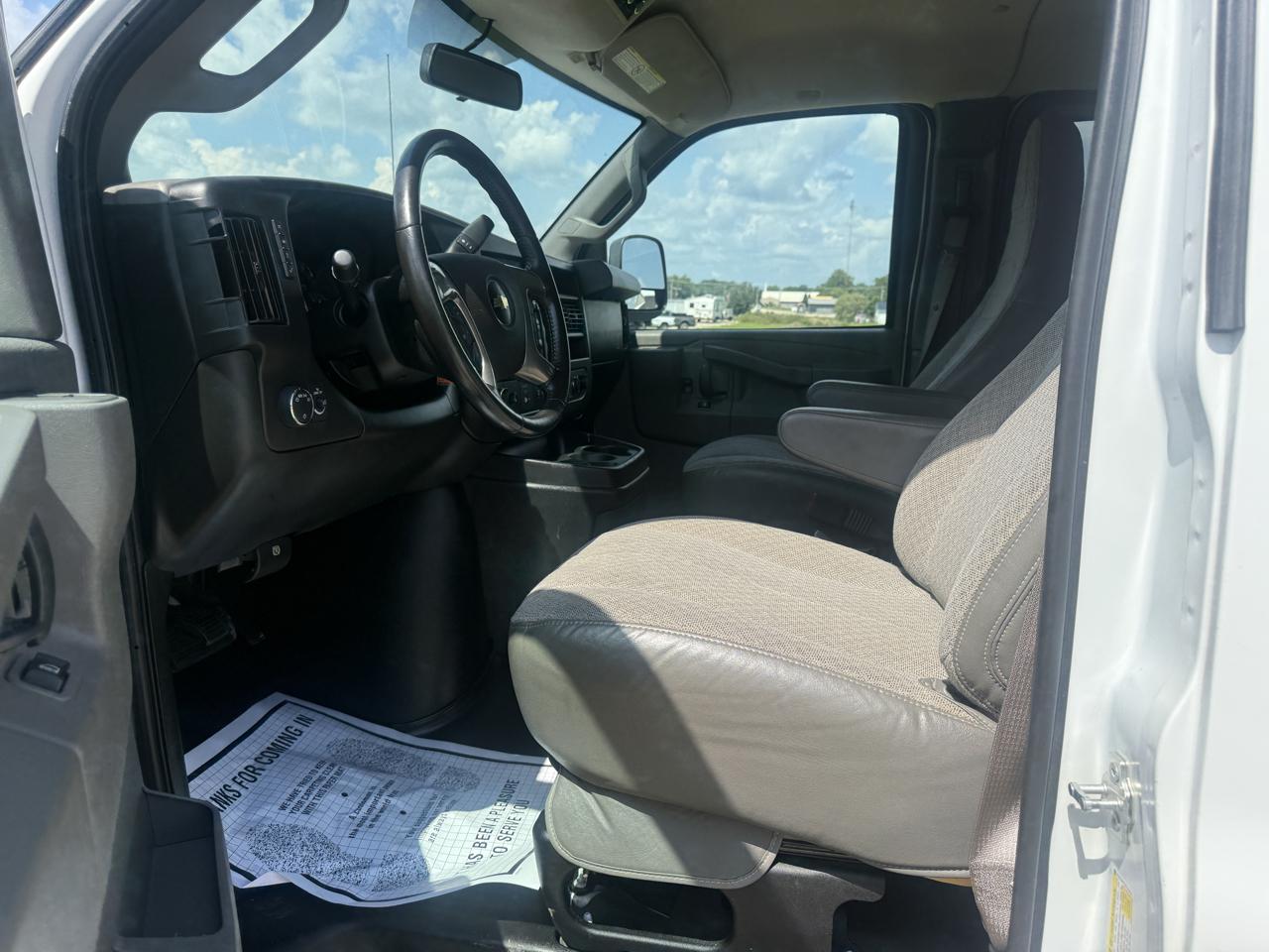 Chevrolet Express Passenger RWD 3500 155" LS 2019