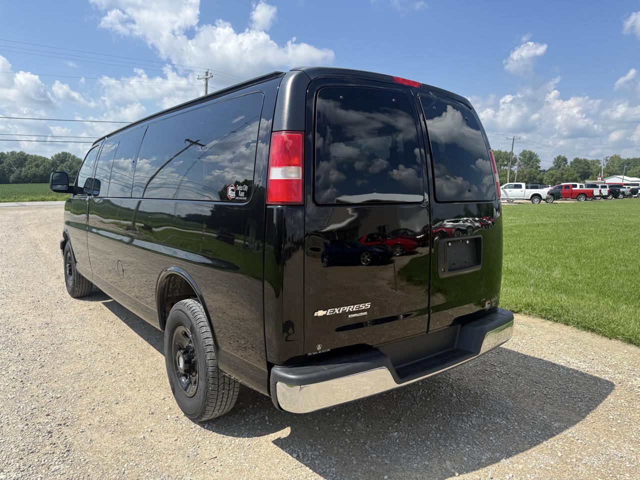 Chevrolet Express Passenger RWD 3500 155" LT w/1LT 2016