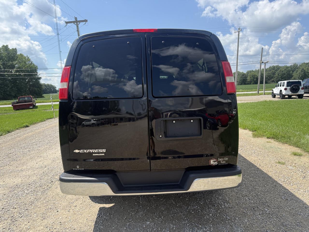 Chevrolet Express Passenger RWD 3500 155" LT w/1LT 2016