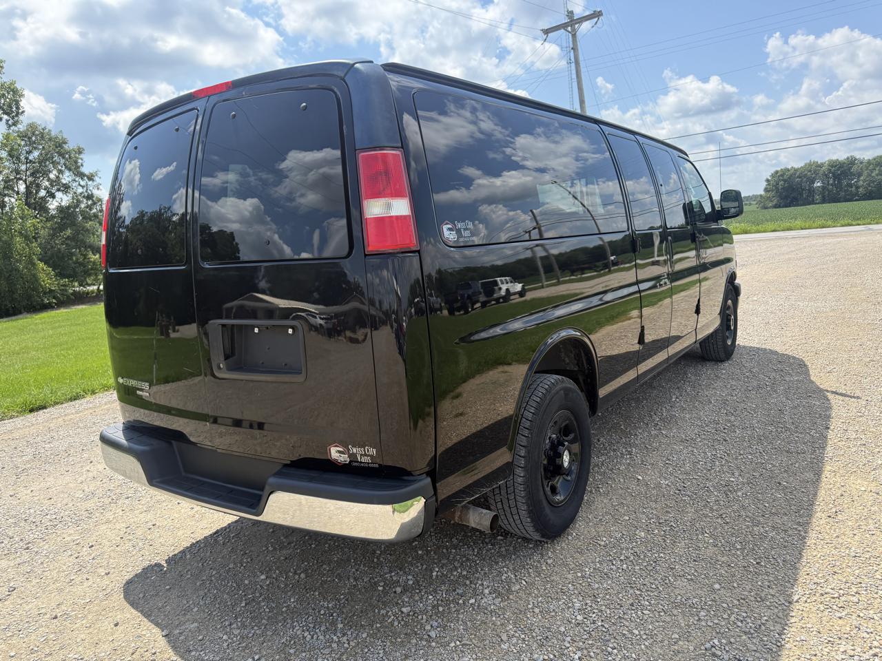 Chevrolet Express Passenger RWD 3500 155" LT w/1LT 2016