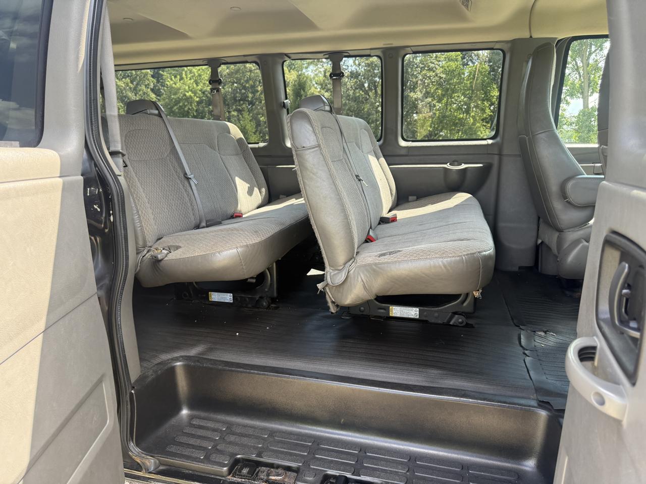 Chevrolet Express Passenger RWD 3500 155" LT w/1LT 2016