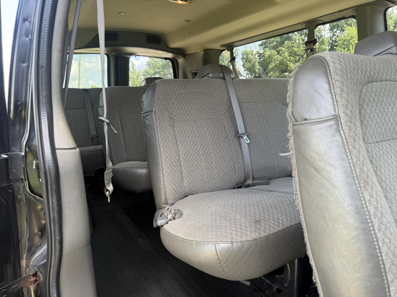 Chevrolet Express Passenger RWD 3500 155" LT w/1LT 2016