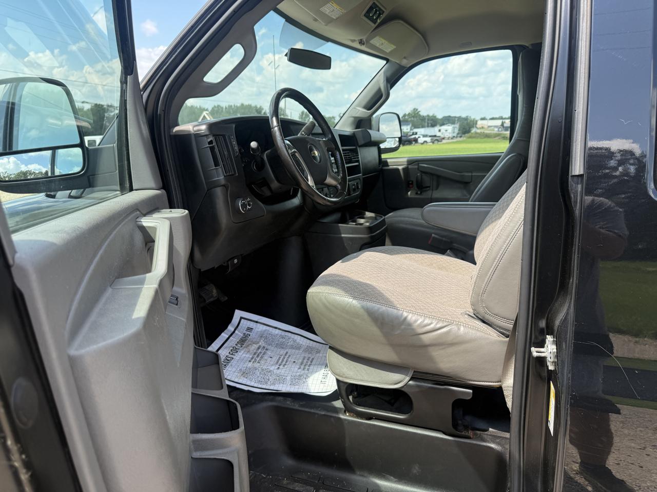 Chevrolet Express Passenger RWD 3500 155" LT w/1LT 2016