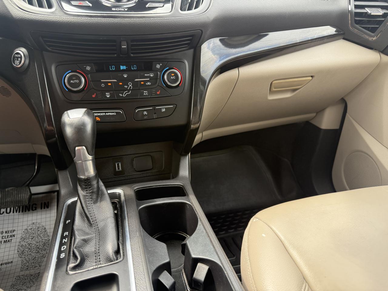 Ford Escape Titanium 4WD 2017