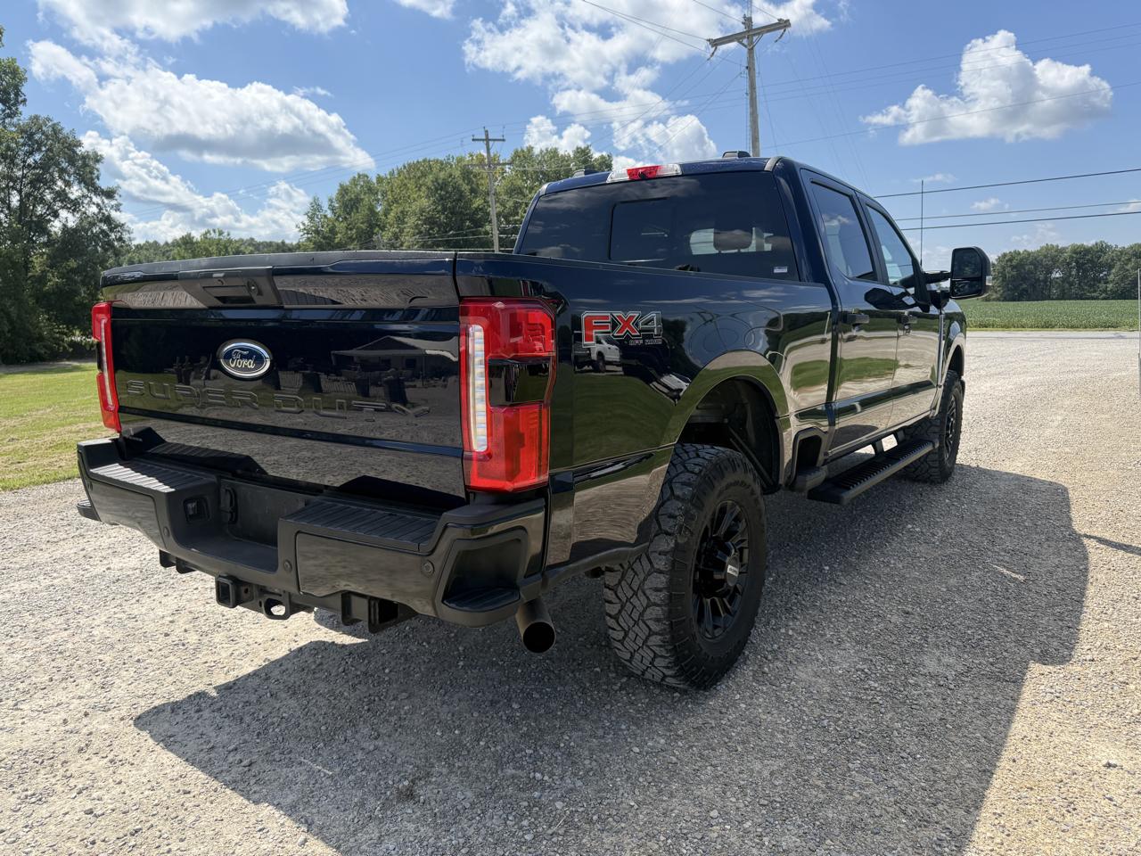 Ford Super Duty F-250 SRW 4WD Crew Cab 156" FX4 2024