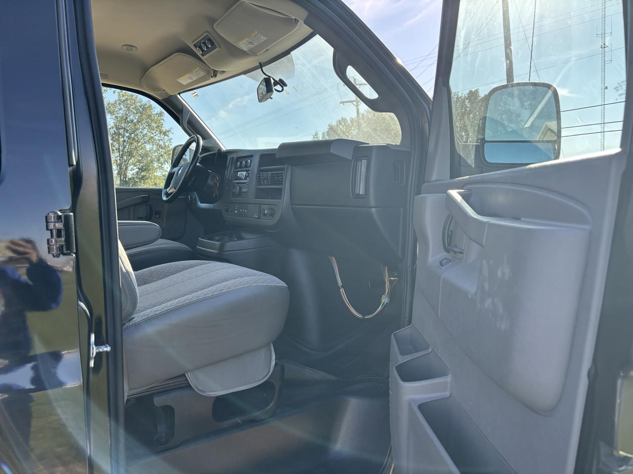 Chevrolet Express Passenger RWD 3500 155" LT 2018