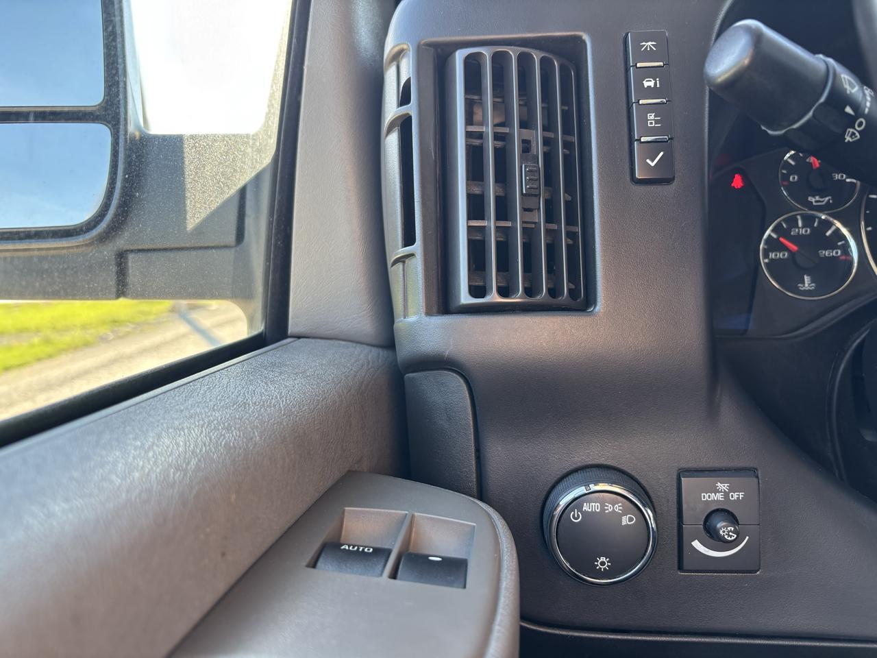 Chevrolet Express Passenger RWD 3500 155" LT 2018