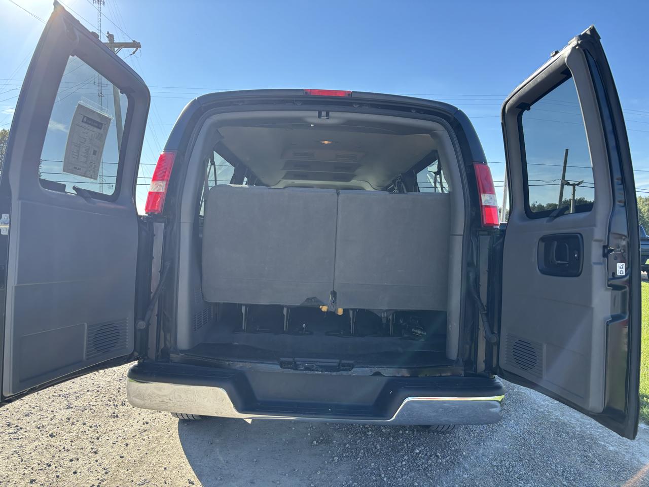 Chevrolet Express Passenger RWD 3500 155" LT 2018