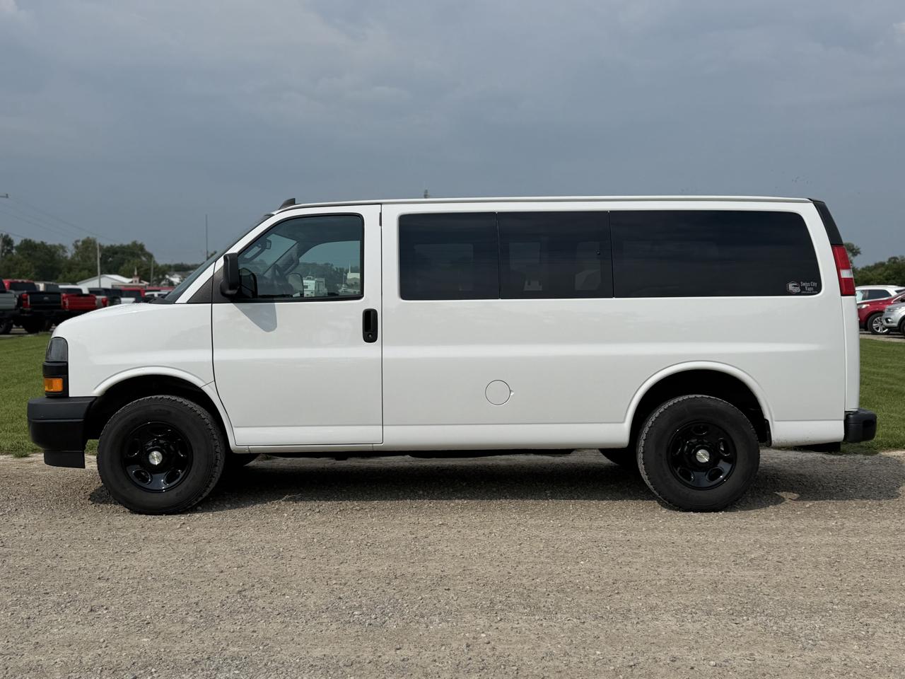 Chevrolet Express Passenger RWD 2500 135" LS 2022