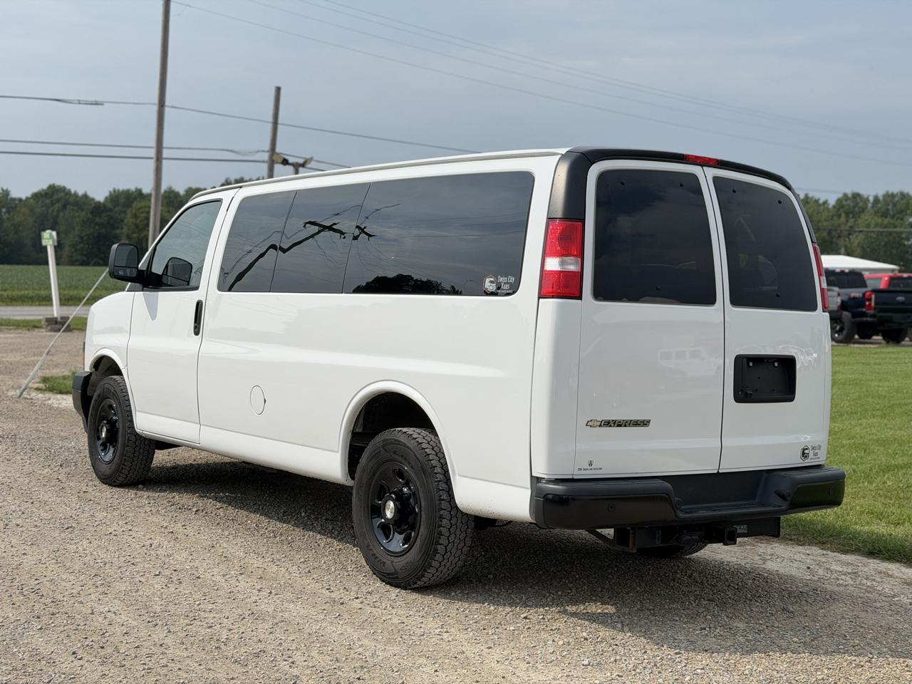 Chevrolet Express Passenger RWD 2500 135" LS 2022