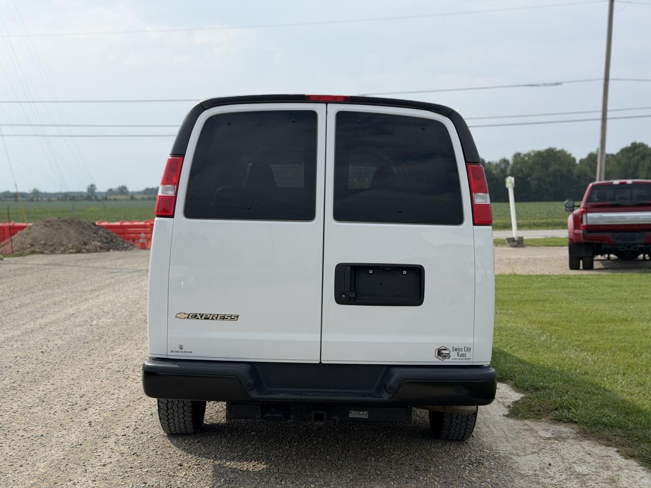 Chevrolet Express Passenger RWD 2500 135" LS 2022