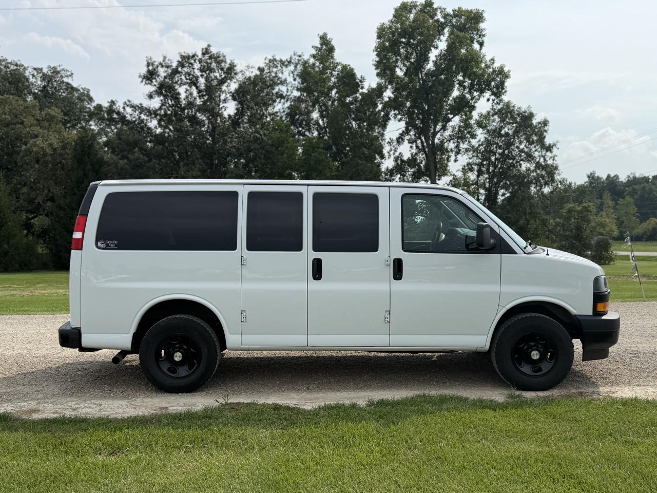Chevrolet Express Passenger RWD 2500 135" LS 2022