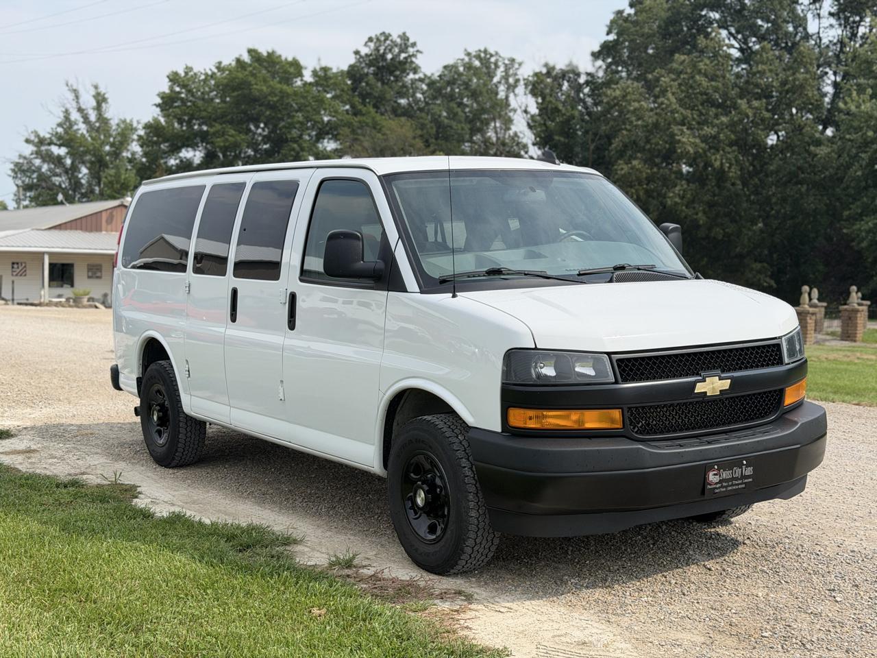Chevrolet Express Passenger RWD 2500 135" LS 2022