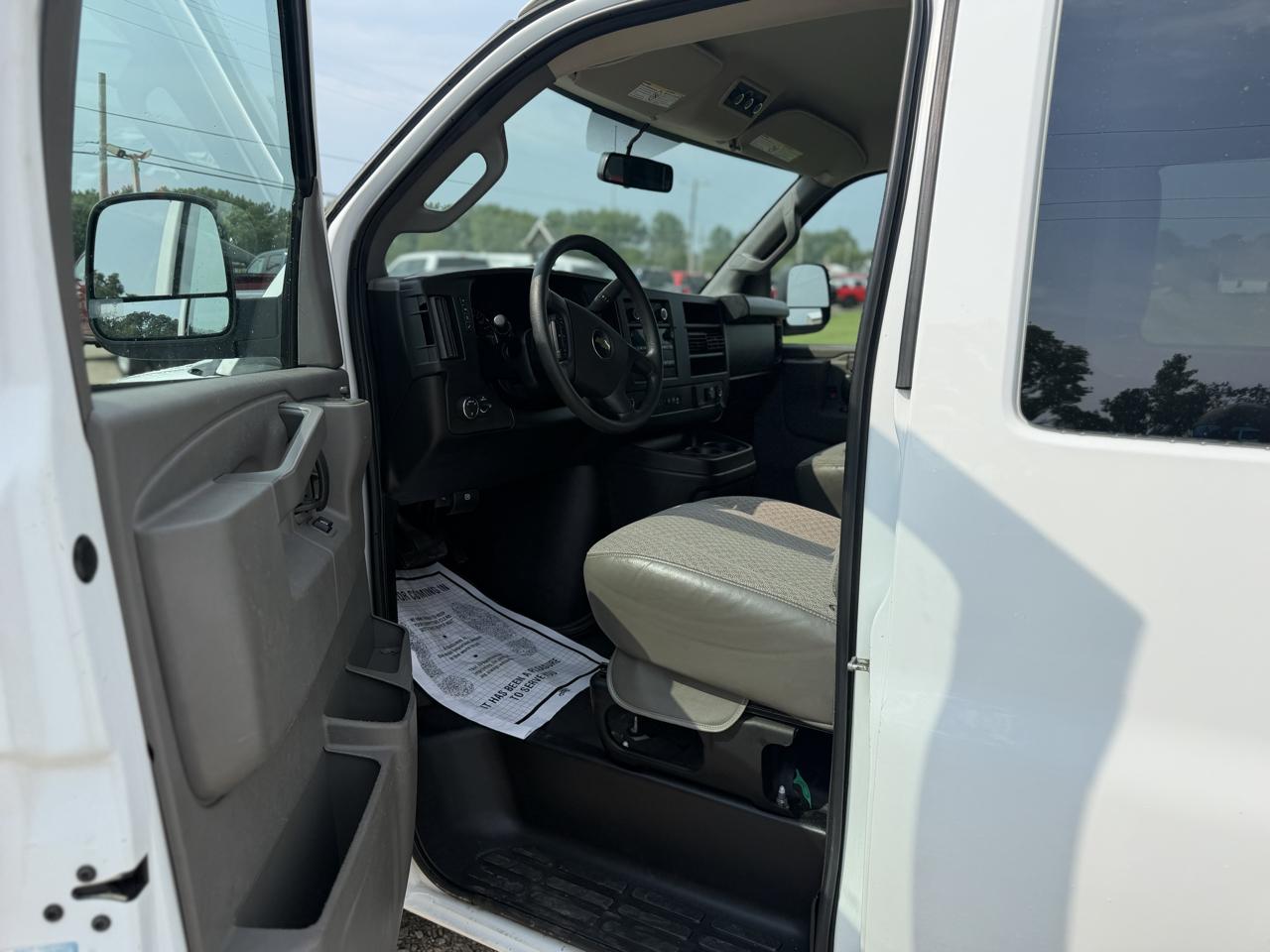 Chevrolet Express Passenger RWD 2500 135" LS 2022