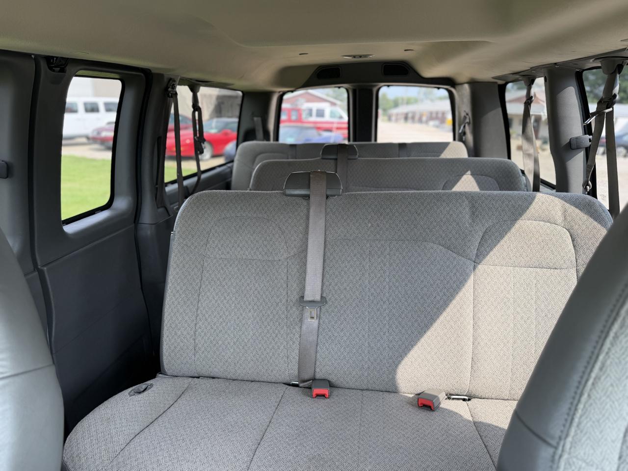 Chevrolet Express Passenger RWD 2500 135" LS 2022
