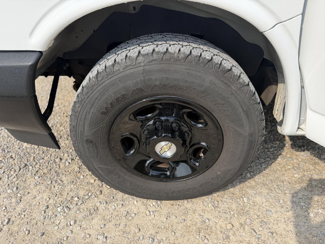 Chevrolet Express Passenger RWD 2500 135" LS 2022