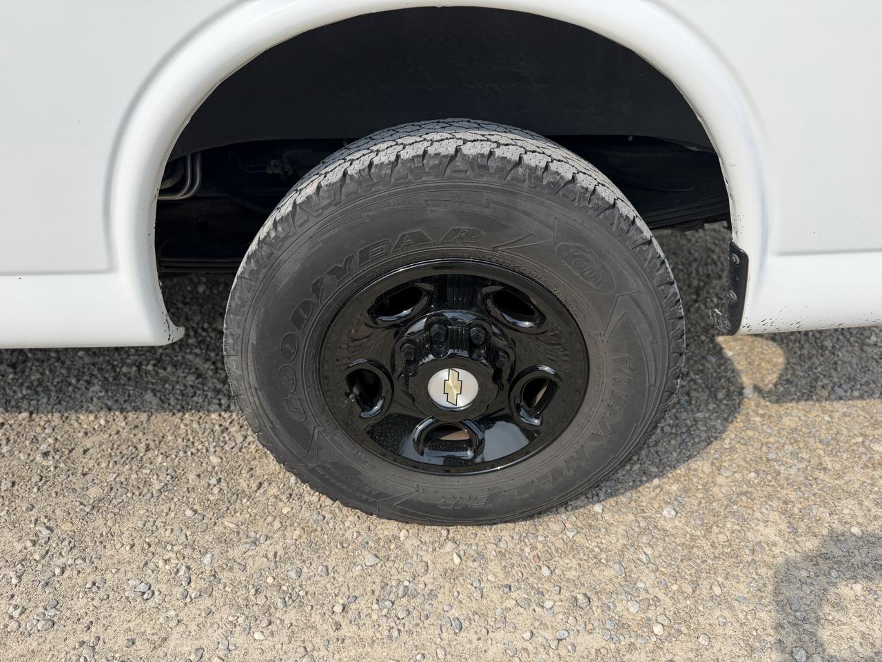 Chevrolet Express Passenger RWD 2500 135" LS 2022