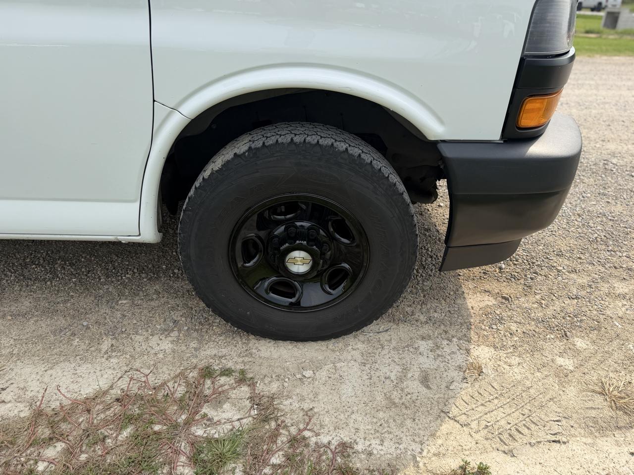 Chevrolet Express Passenger RWD 2500 135" LS 2022