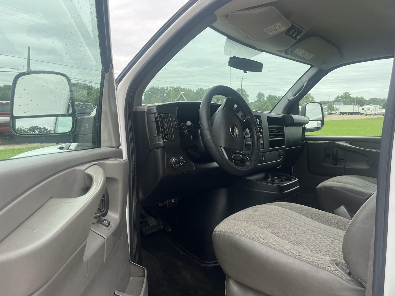 Chevrolet Express Passenger RWD 3500 155" LT w/1LT 2014