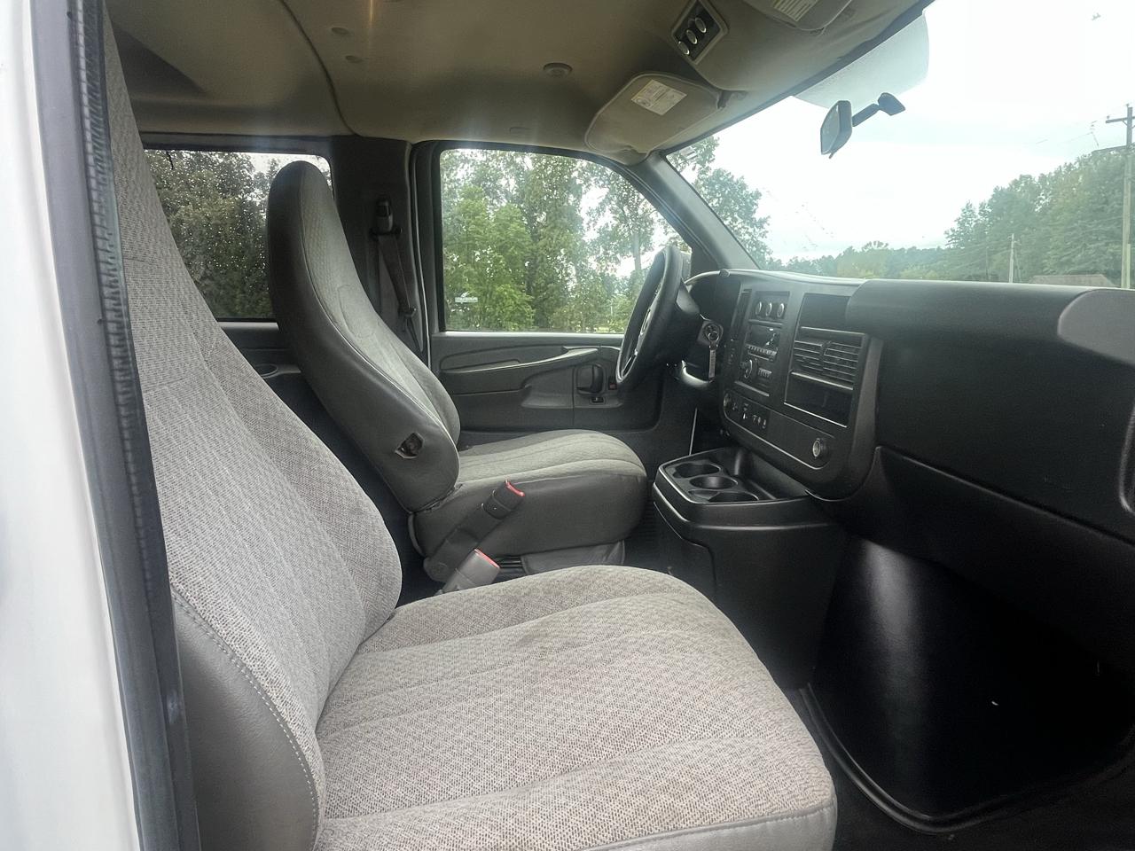 Chevrolet Express Passenger RWD 3500 155" LT w/1LT 2014