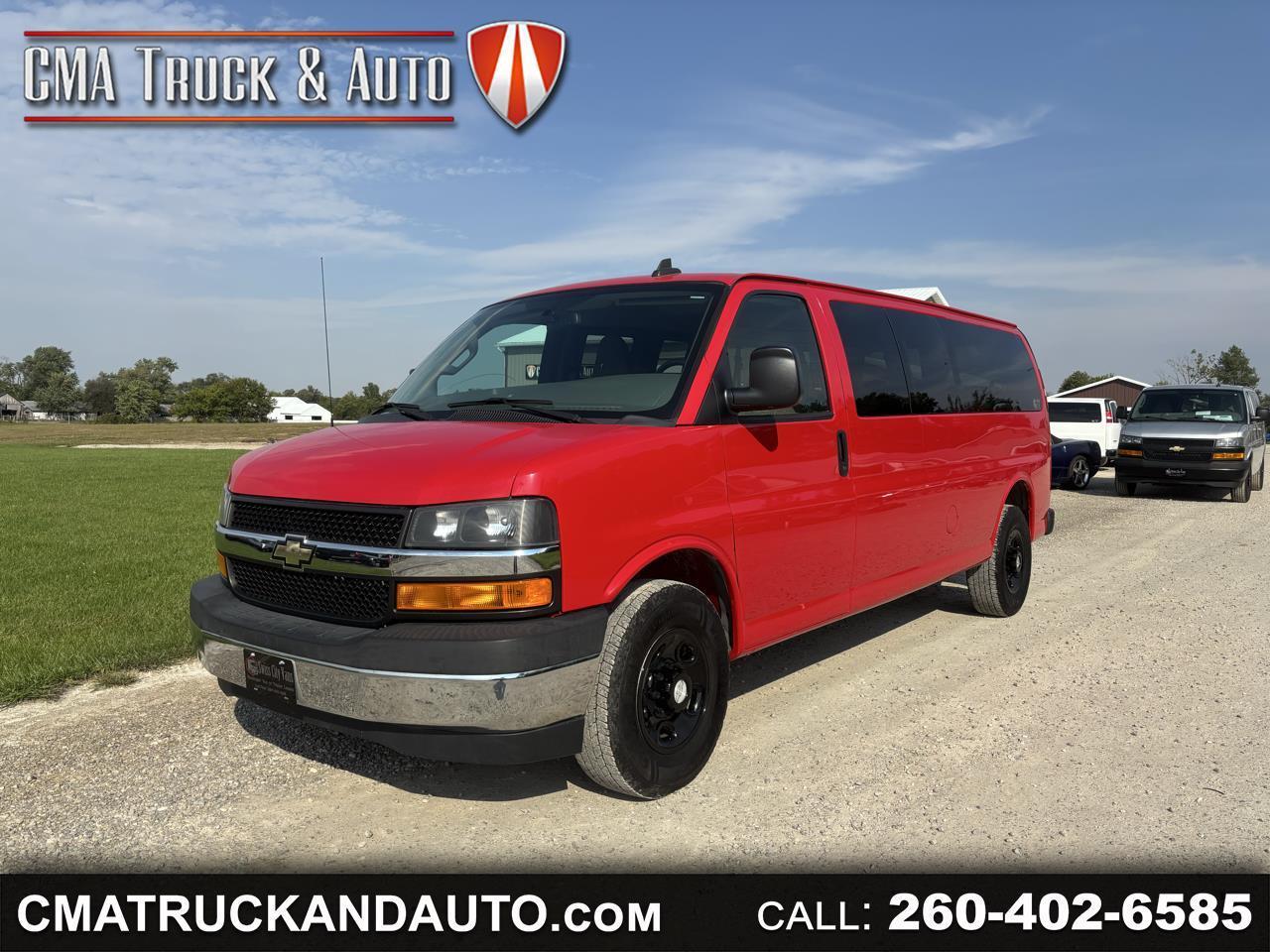 2017 Chevrolet Express Passenger RWD 3500 155" LT w/1LT
