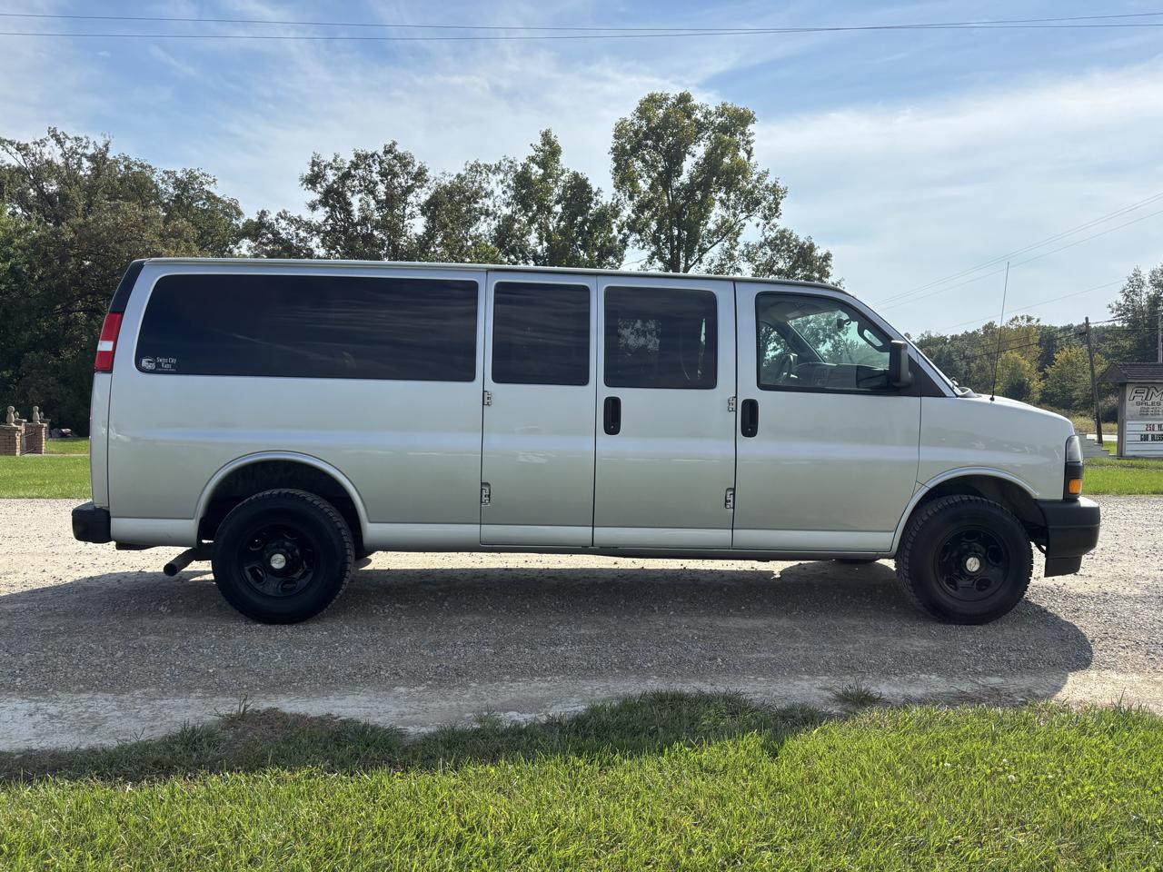 Chevrolet Express Passenger RWD 3500 155" LS 2021