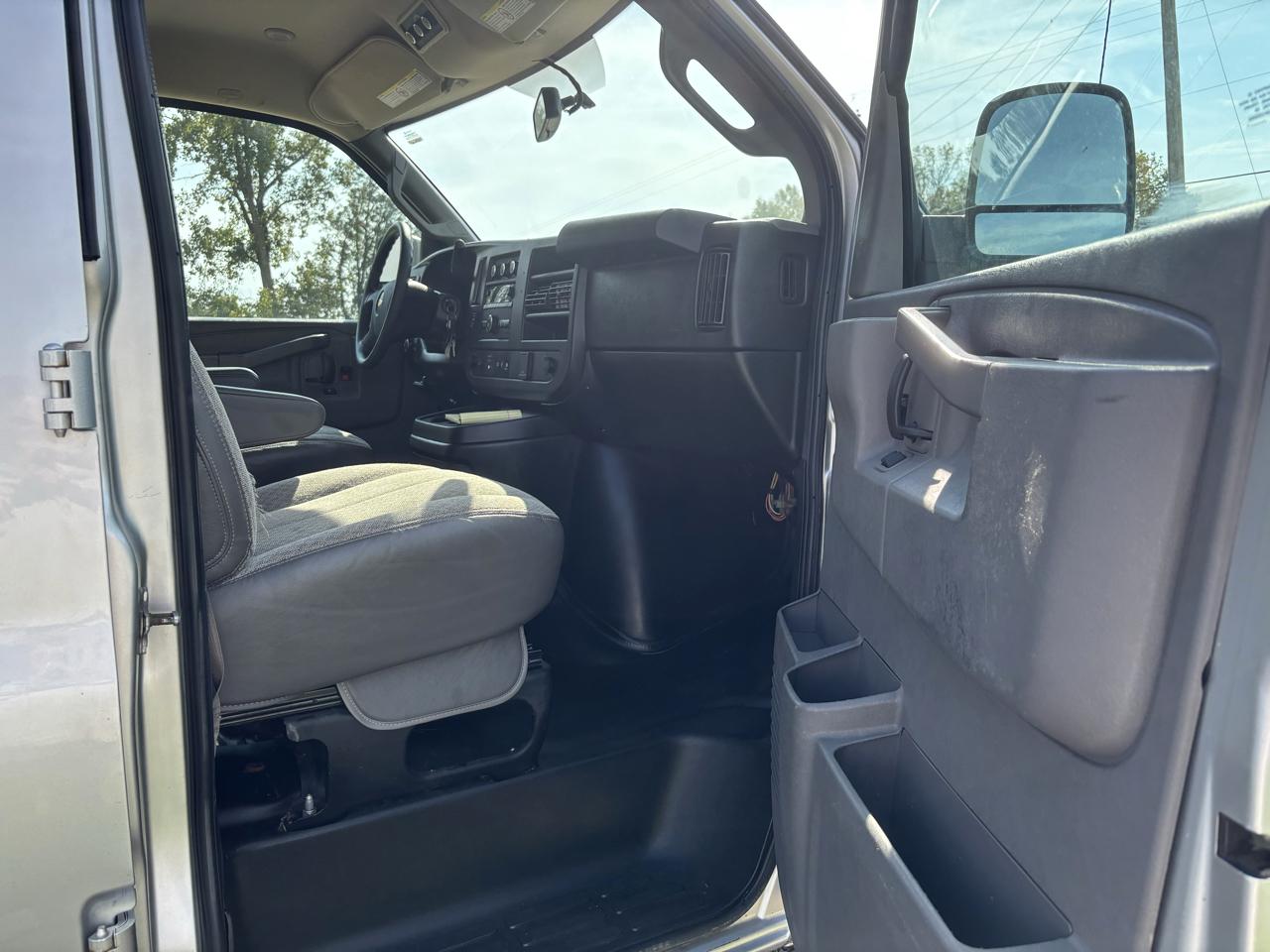Chevrolet Express Passenger RWD 3500 155" LS 2021