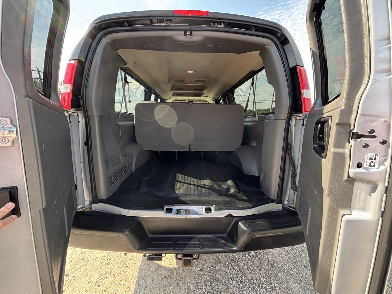 Chevrolet Express Passenger RWD 3500 155" LS 2021