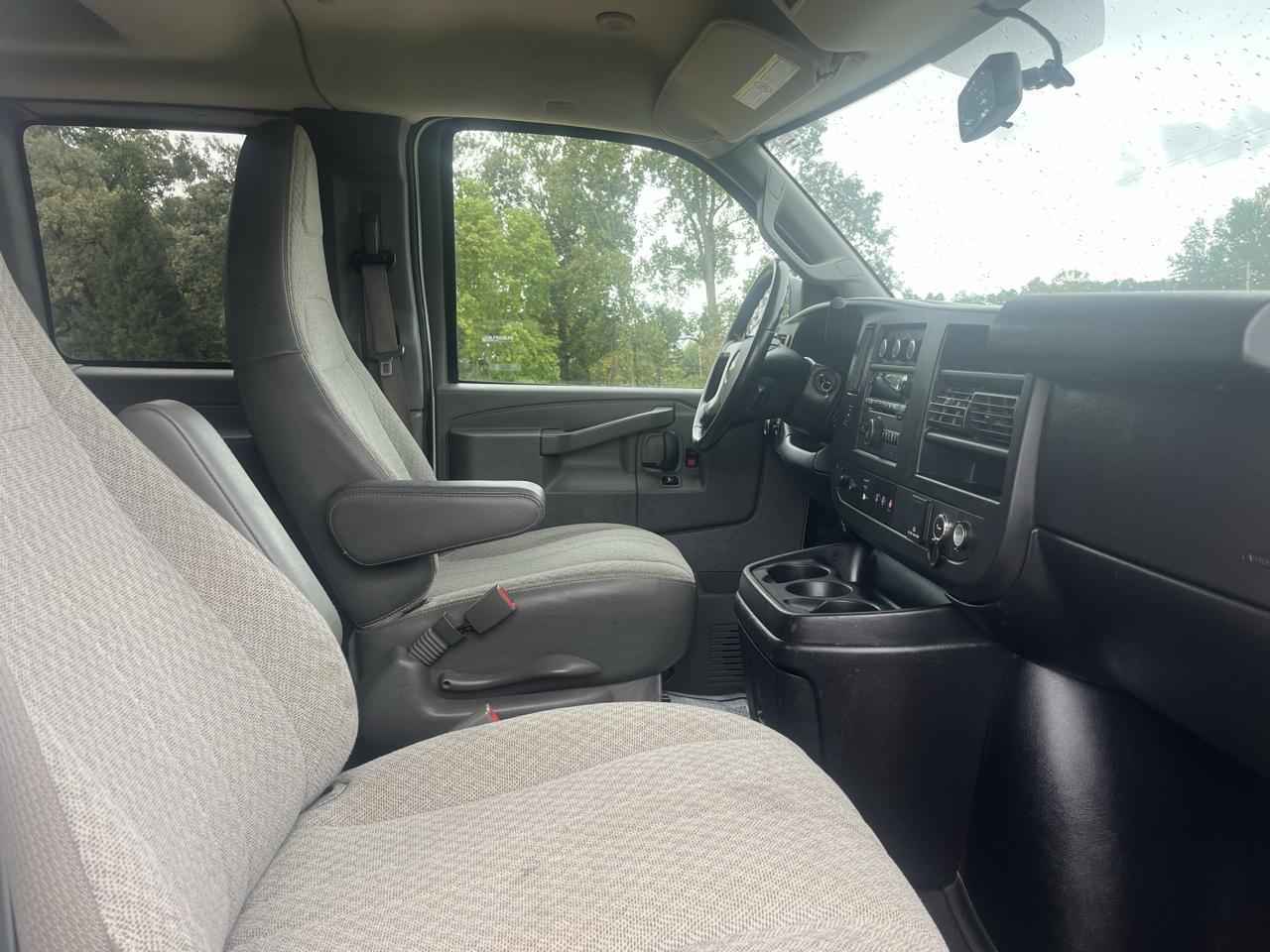 Chevrolet Express Passenger RWD 3500 155" LS 2019