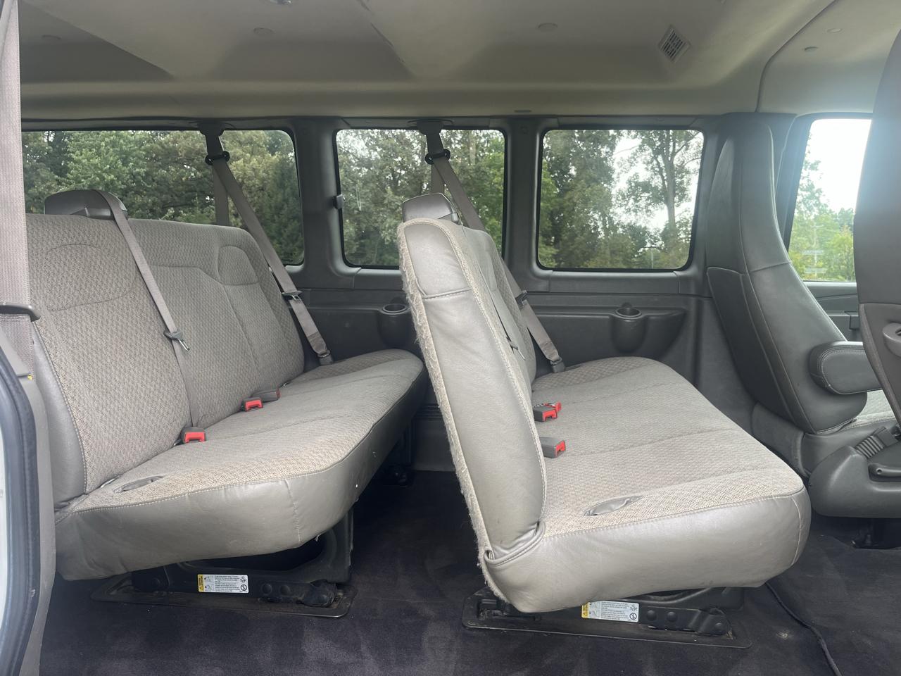 Chevrolet Express Passenger RWD 3500 155" LS 2019