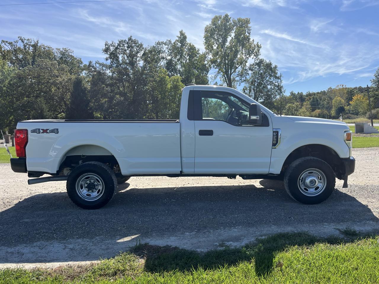 Ford Super Duty F-250 SRW XLT 4WD Reg Cab 8' Box 2022